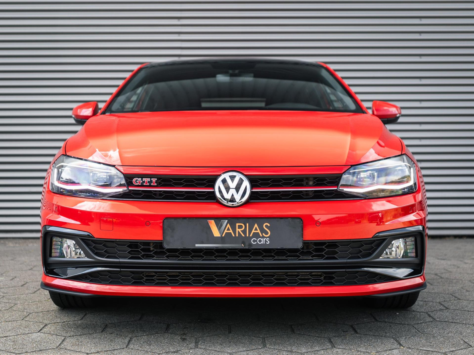 46325542-4.jpg