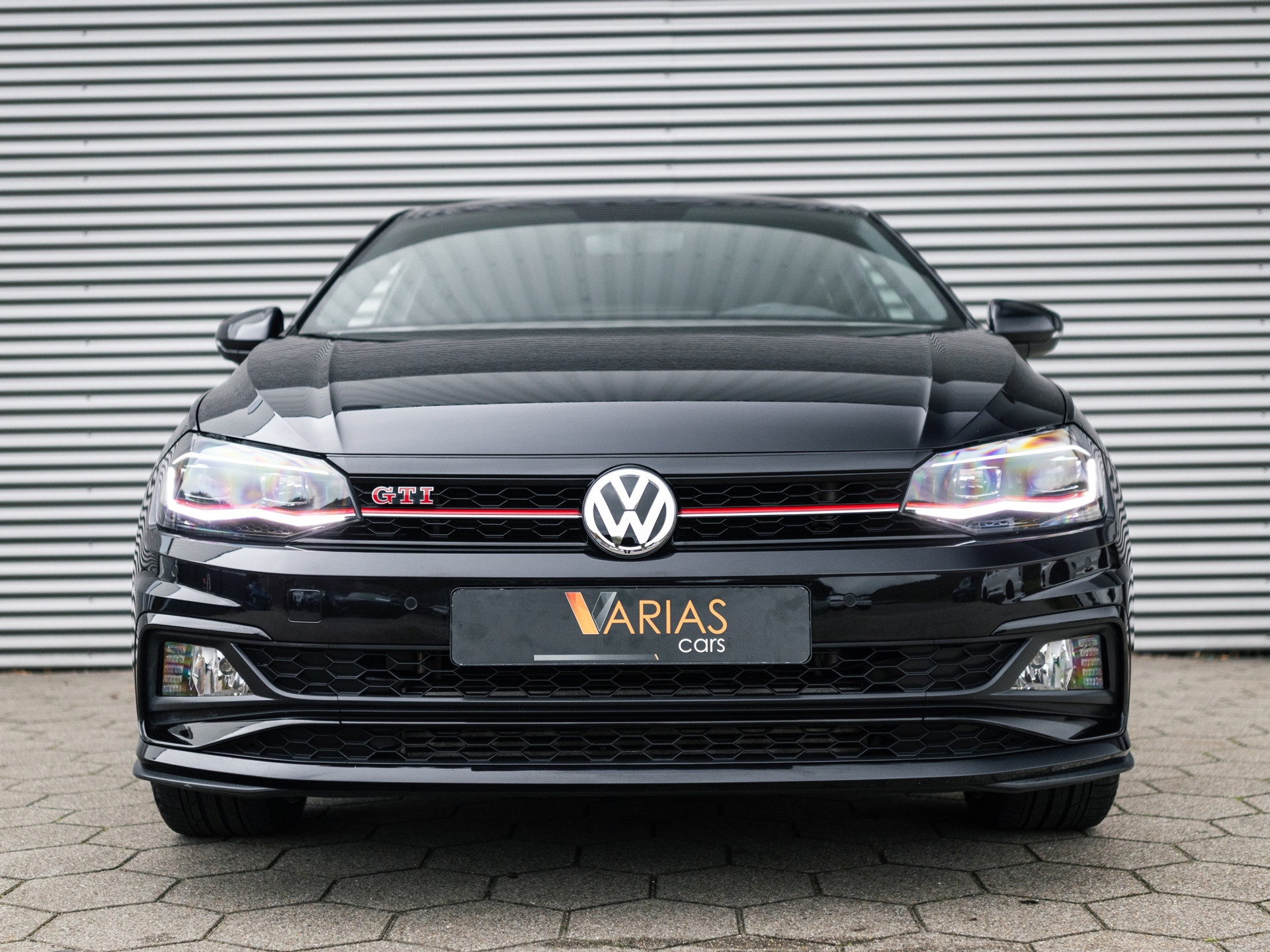 48453352-4.jpg