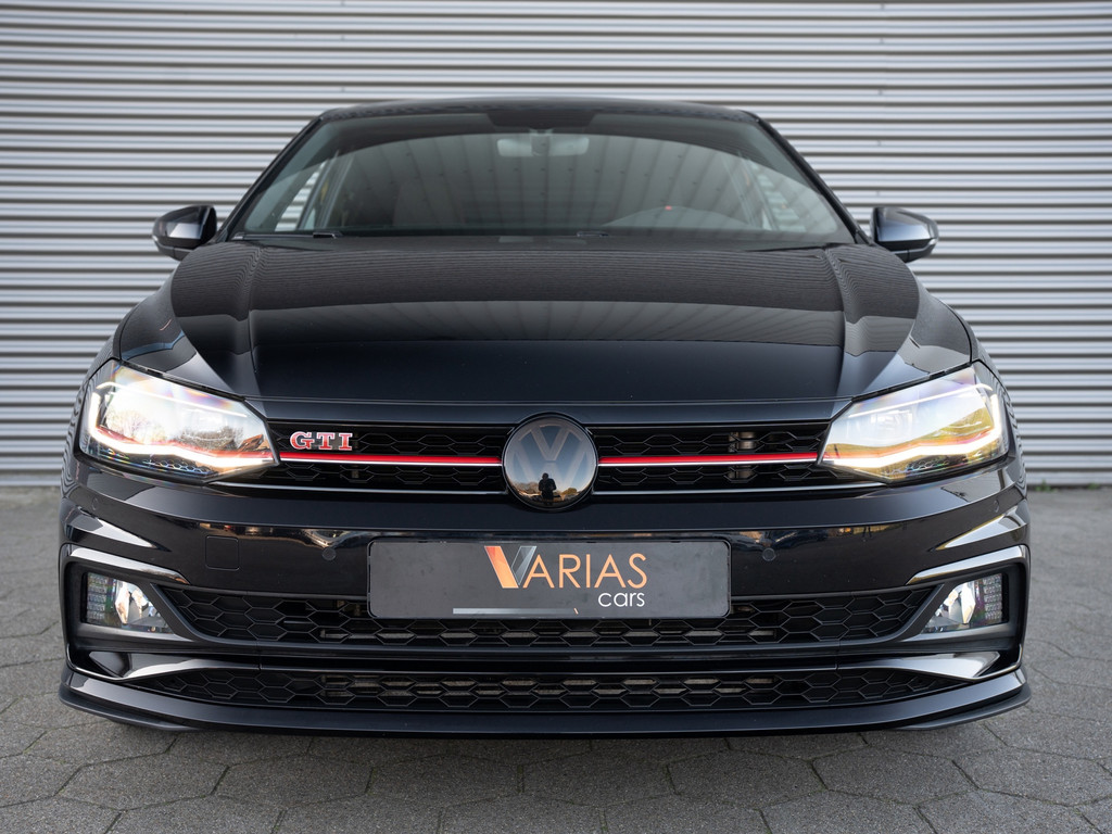 51864325-5.jpg