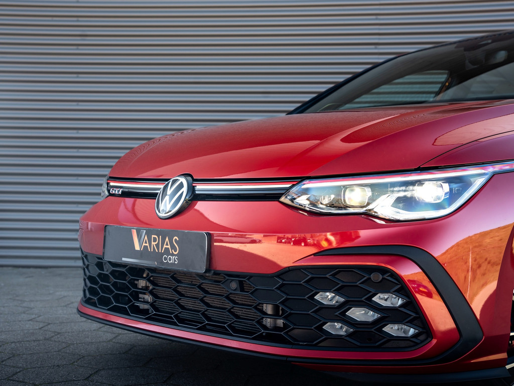 52658448-1.jpg