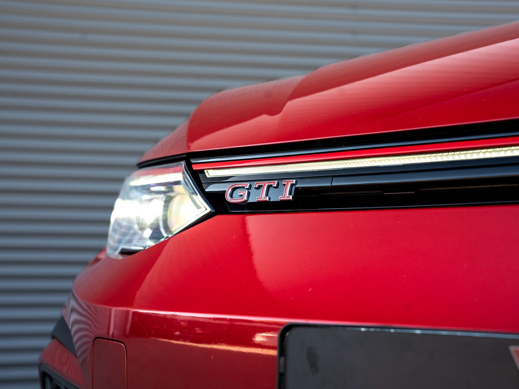 52658448-2.jpg