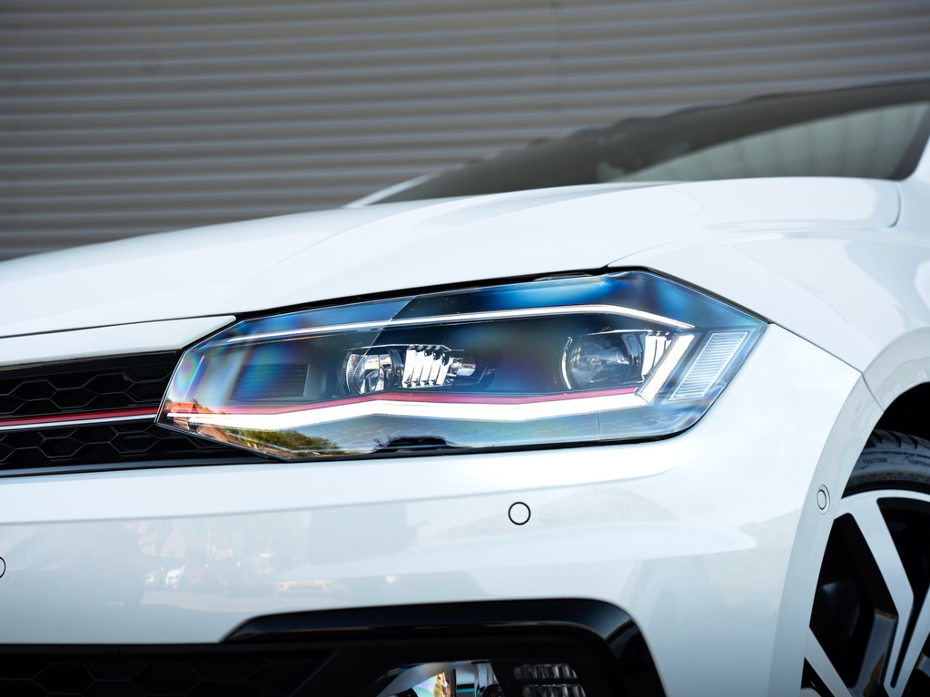 53115053-3.jpg