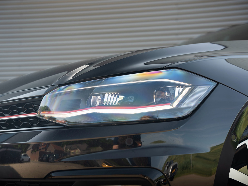 53753549-4.jpg