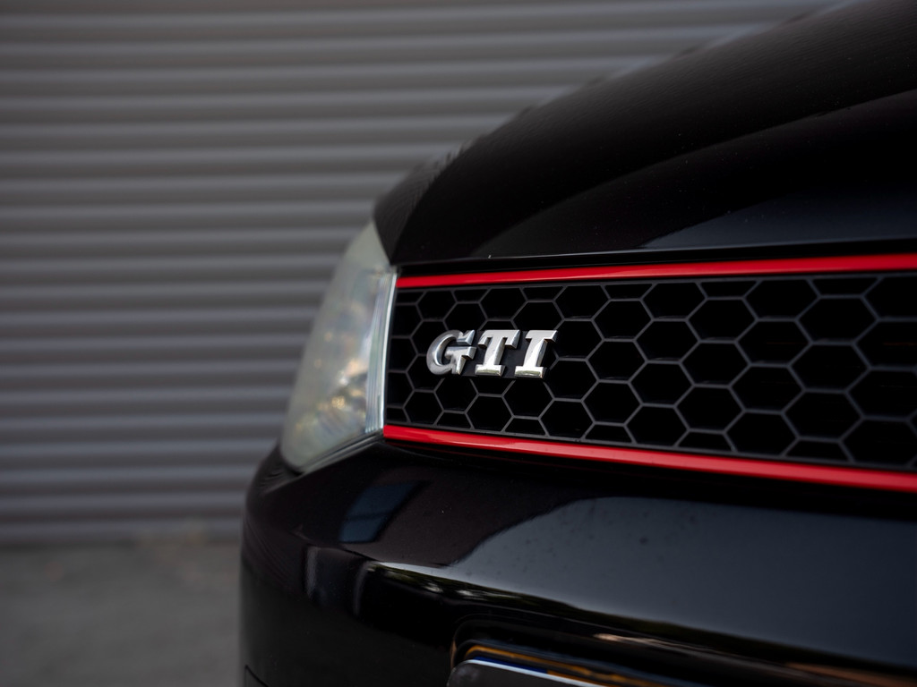 54878508-2.jpg