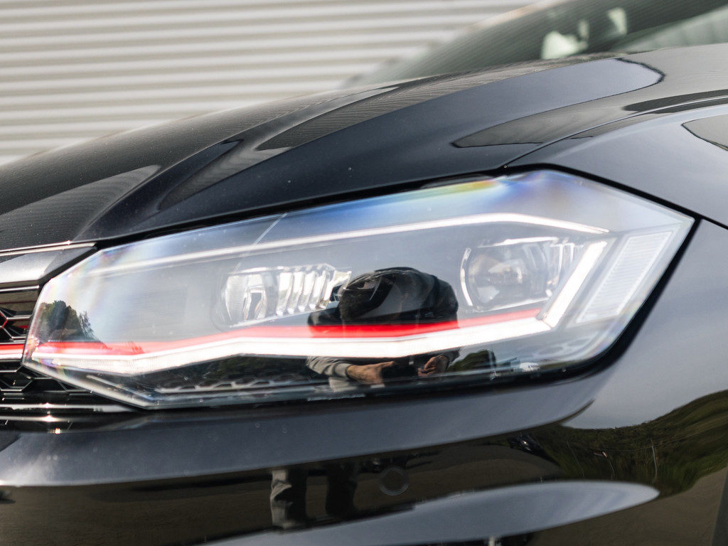 54880226-3.jpg
