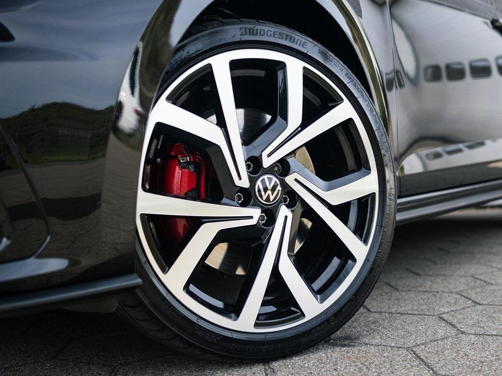 54880226-4.jpg