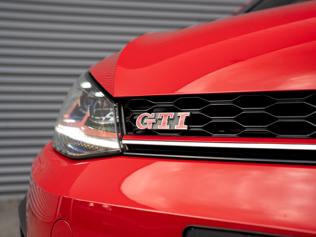 55401937-3.jpg